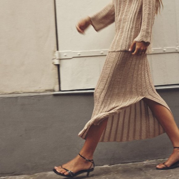 NWT GOLD METALLIC THREAD KINIT SWEATER AND SKIRT SET - Picture 9 of 17